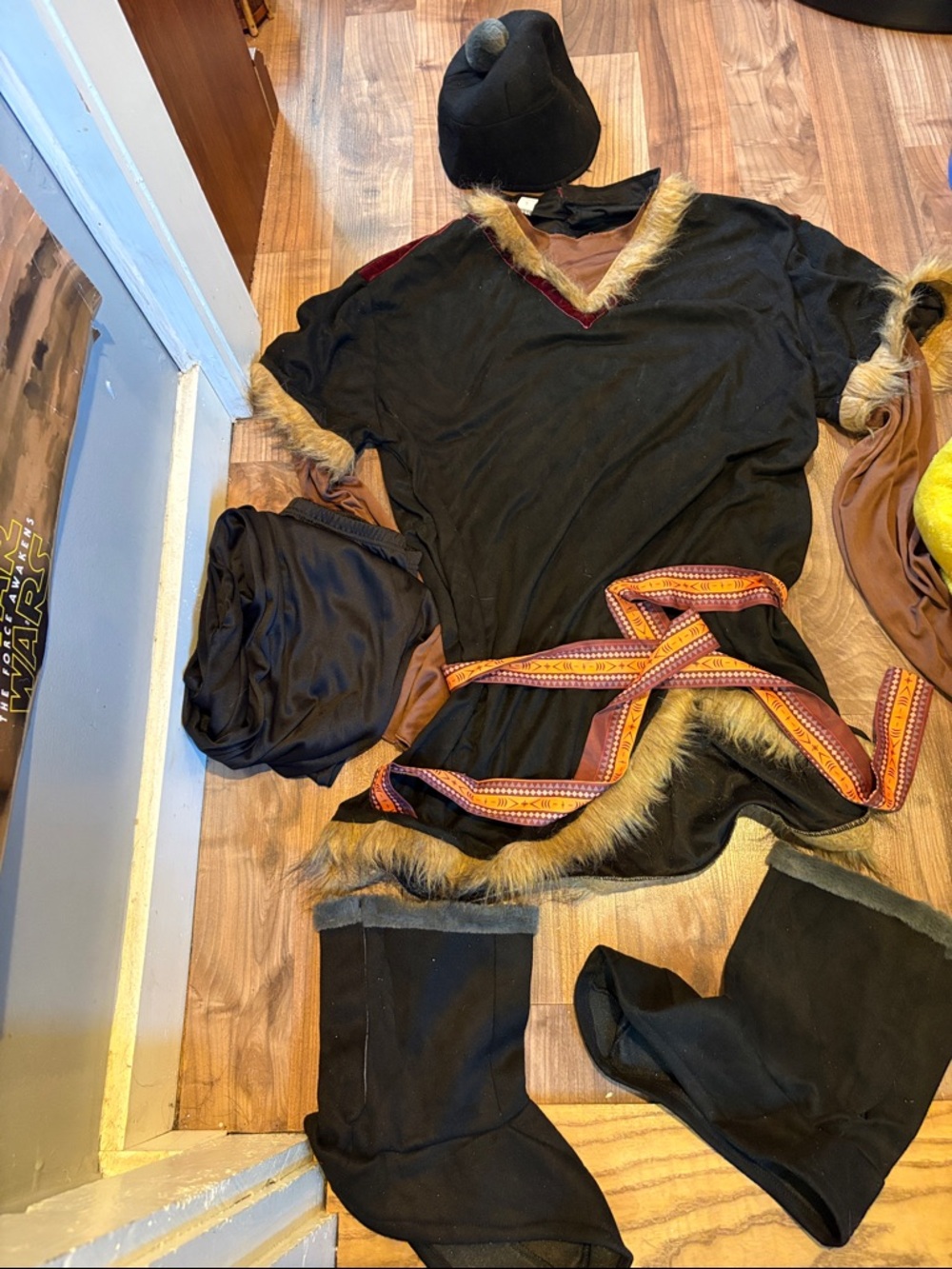 Men’s size L Kristoff costume (frozen)